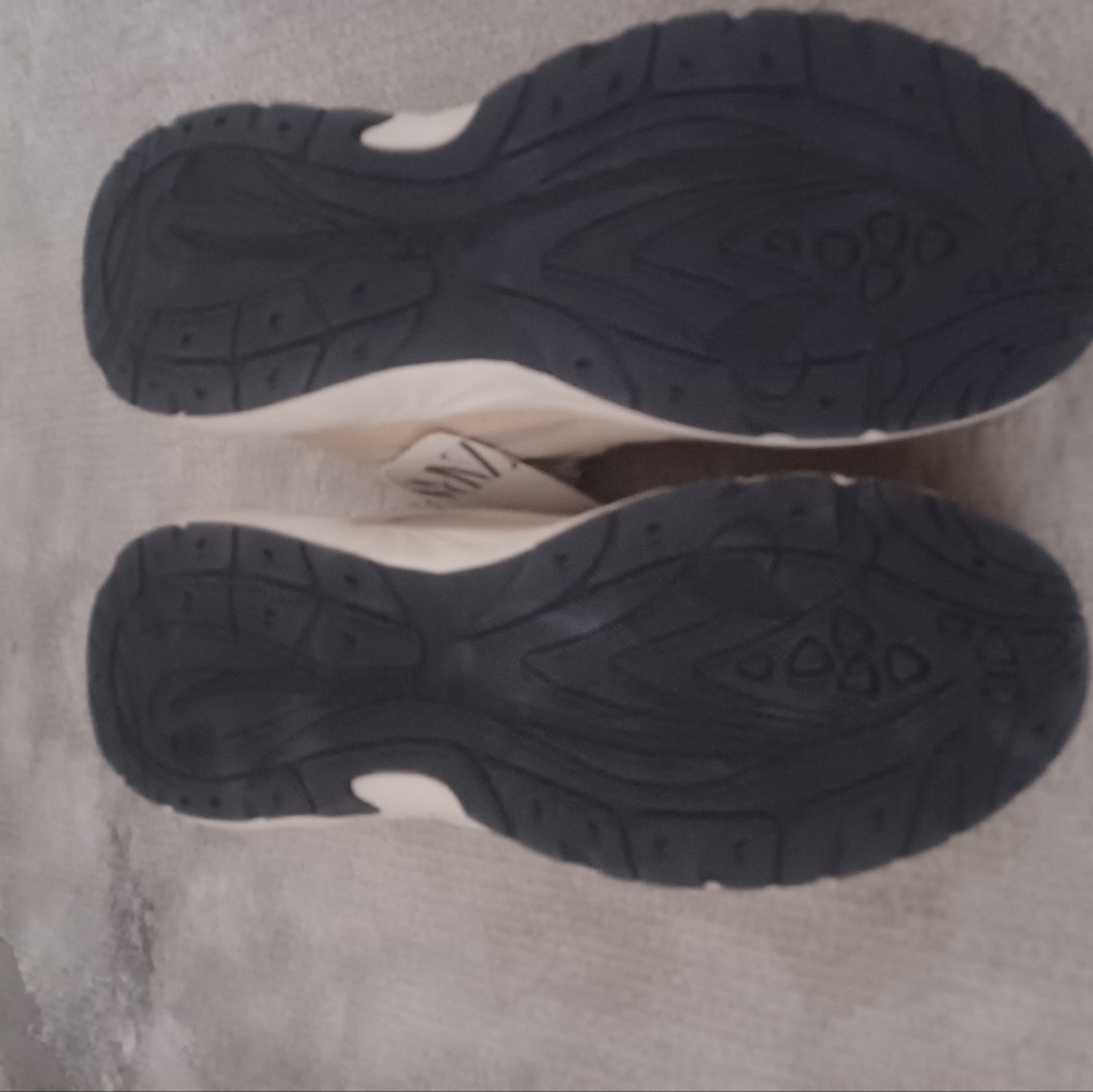Sneakers - Picture 2 of 9